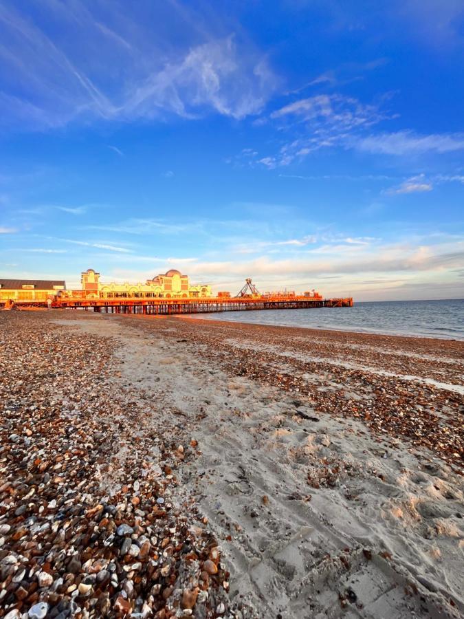 Southsea, Portsmouth - Two Bedroom Apartment - Newly Refurbished Throughout - Treetop Sea Views Exterior photo